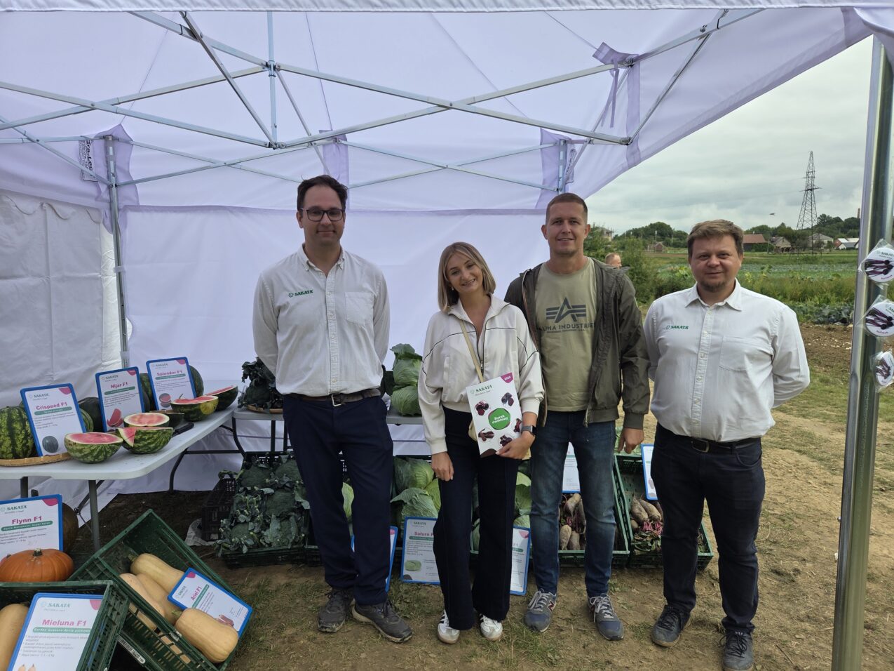 Przedstawiciele firmy Sakata wraz z delegacją Hurtowni nasion Luty Jacek, fot. PB
