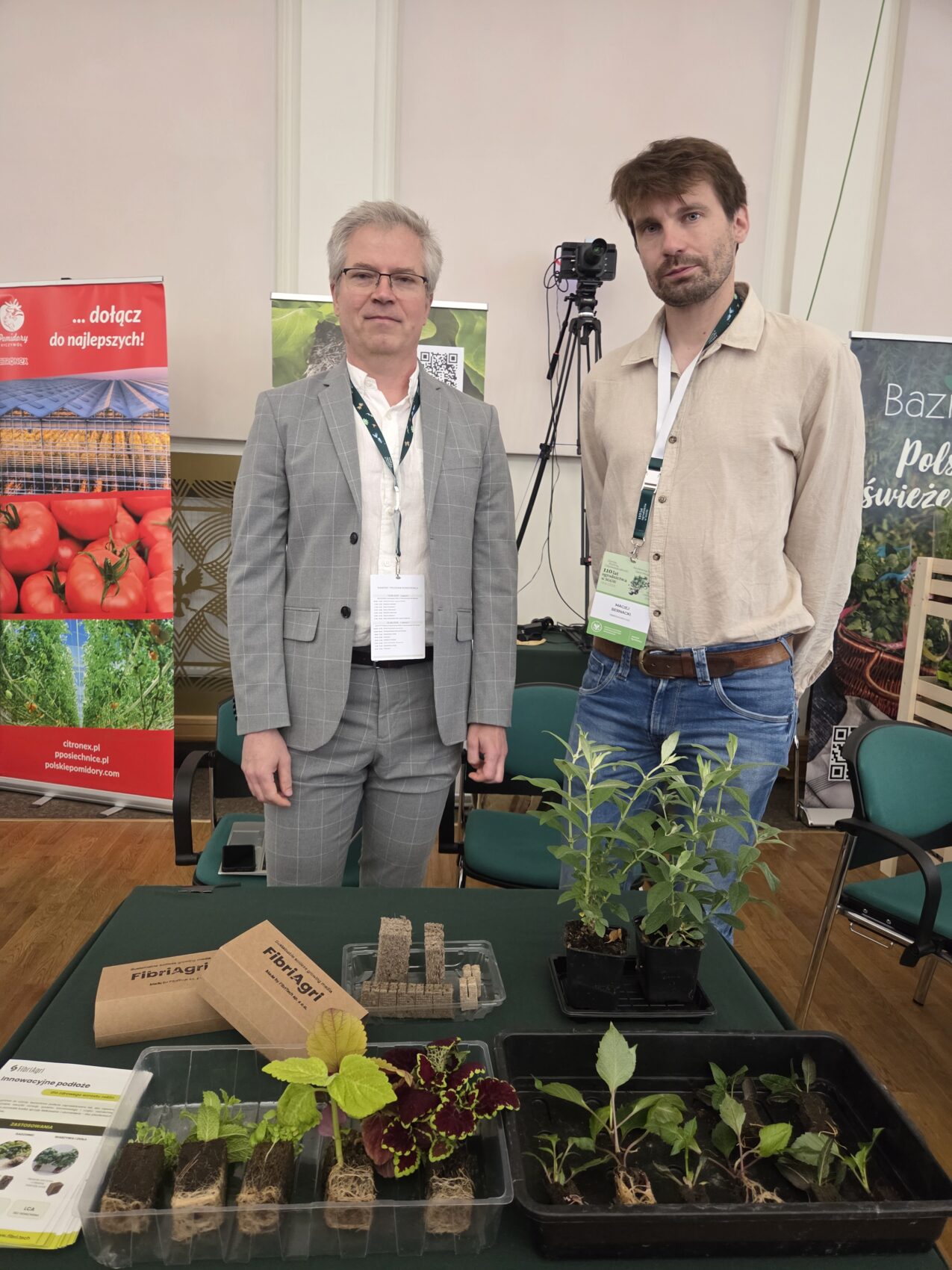 Tomasz Borkowski i dr Maciej Jerzy Bernacki – przedstawiciele firmy FibriAgri (fot. AW)