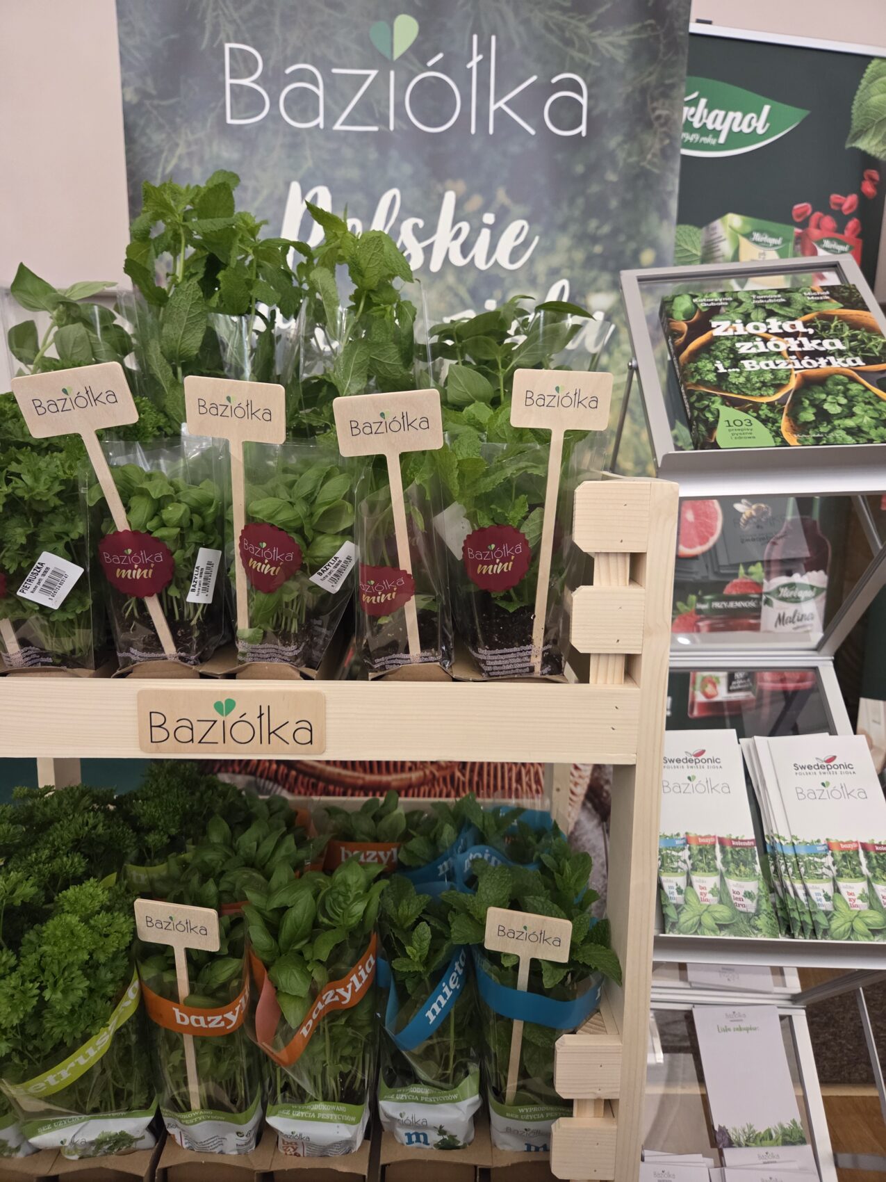 Zioła pod marką Baziółka zaprezentowała firma Swedeponic (fot. AW)